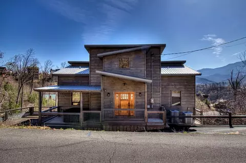 725 Cliff Branch Rd, Gatlinburg, TN 37738