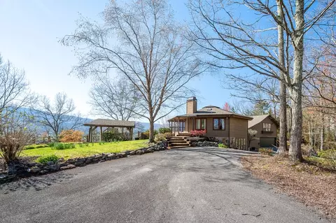 2910 Mockingbird Way, Sevierville, TN 37862