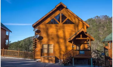 848 Black Bear Cub Way, Sevierville, TN 37862