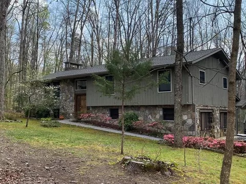 1619 White Oak Dr, Sevierville, TN 37862