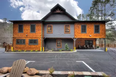 504 Ridge Rd, Gatlinburg, TN 37738