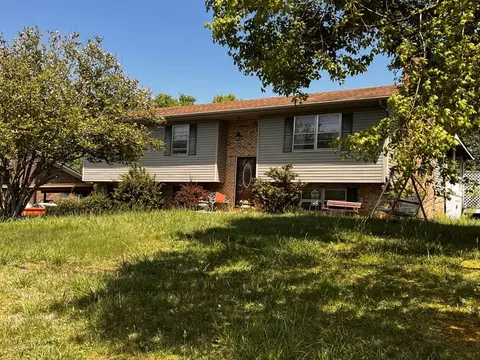 210 Swanee Dr, Maryville, TN 37802