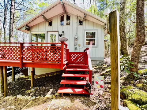 4534 Houge Way, Cosby, TN 37722