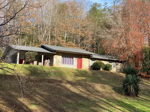 2036 Ogle Rd, Gatlinburg, TN 37738