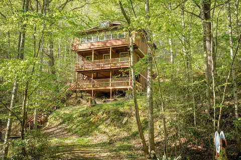 1209 Alpine Dr, Sevierville, TN 37876