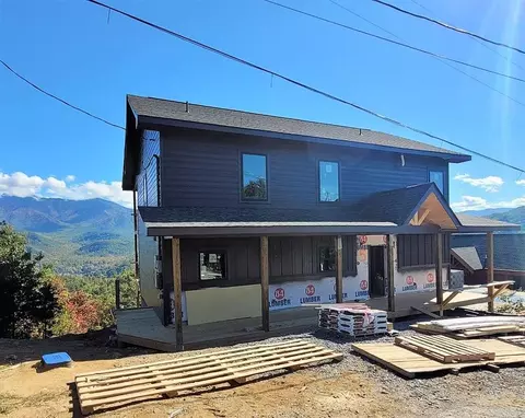 825 Leisure Ln, Gatlinburg, TN 37738