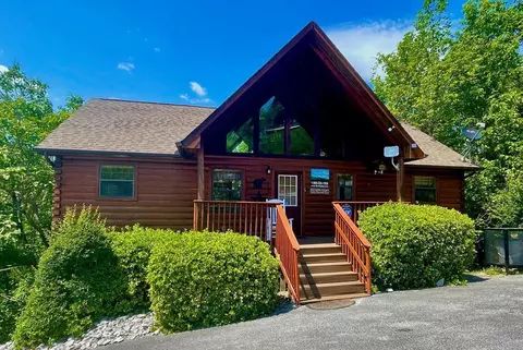 1623 Pinewood Way, Sevierville, TN 37876