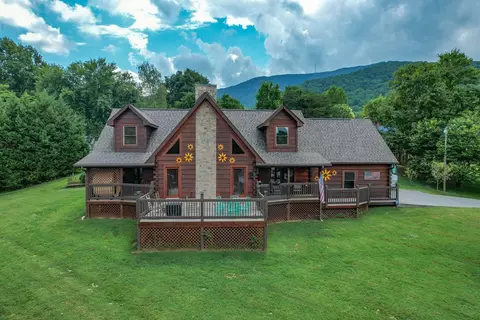 3320 Valley Ln, Sevierville, TN 37862