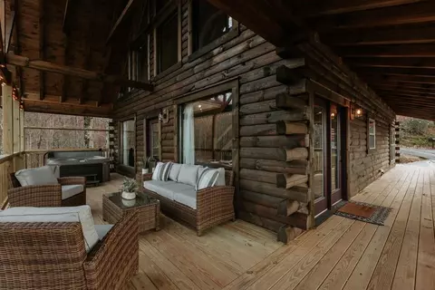 2417 Paradise Falls Way, Sevierville, TN 37862