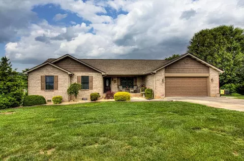 1917 Lakebrook Cir, Dandridge, TN 37725