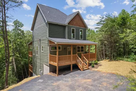 2101 Ridgecrest Loop Ln, Sevierville, TN 37876