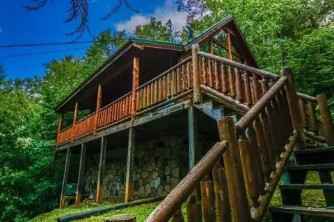 1914 Beach Front Dr, Sevierville, TN 37876