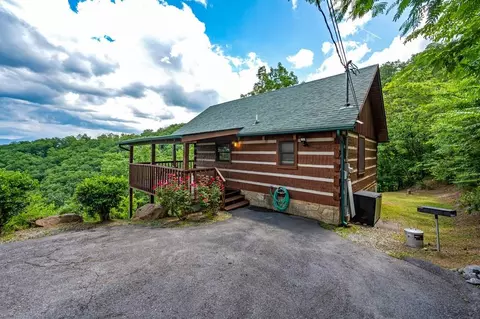 2165 Hummingbird Hill Way, Sevierville, TN 37876