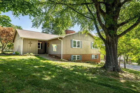 910 Kenilworth Cir, Maryville, TN 37804