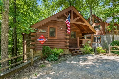 926 Ski View Ln, Sevierville, TN 37876