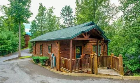 860 Great Smoky Way, Gatlinburg, TN 37738