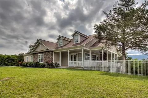 2535 Lagretta Ln, Dandridge, TN 37725