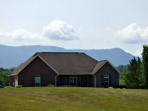 1887 Indian Creek Rd, Dandridge, TN 37725