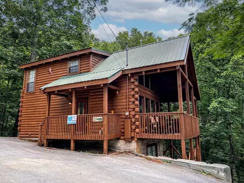 1750 Oakridge View Ln, Sevierville, TN 37876