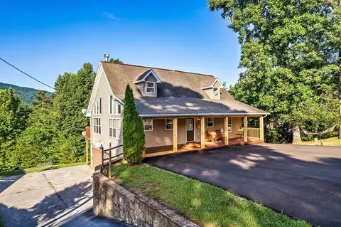 140 Burning Oaks Dr, Sevierville, TN 37876