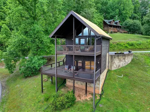 2464 Black Bear Ridge Way, Sevierville, TN 37862
