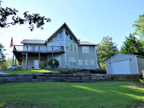 1343 Lake Front Dr, Dandridge, TN 37725