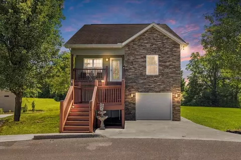 2040 Slippery Rock Cir, Sevierville, TN 37862