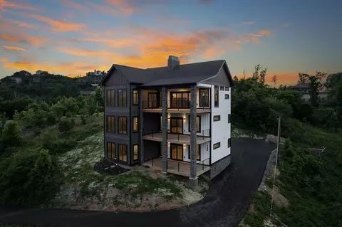739 Village Loop Rd, Gatlinburg, TN 37738