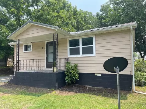 307 Jackson St, Sevierville, TN 37862