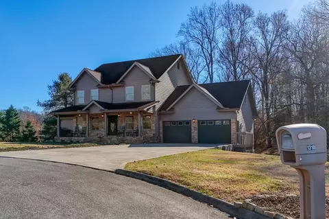 1310 Laura Ln, Sevierville, TN 37862