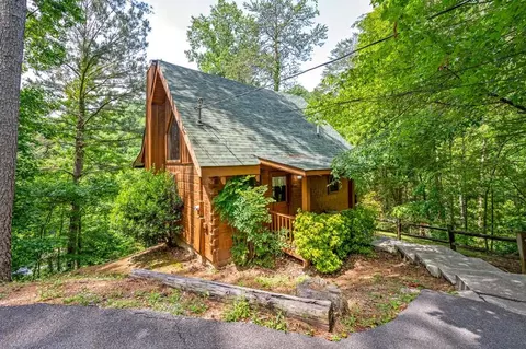 2910 Lightfoot Way, Sevierville, TN 37862