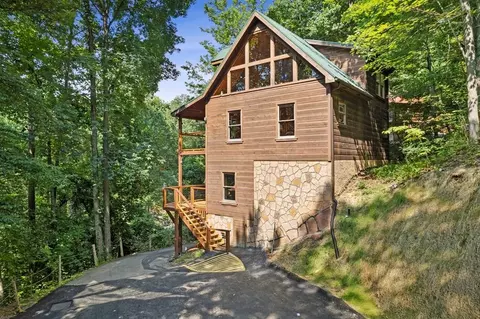 1926 Orchard Dr, Sevierville, TN 37876