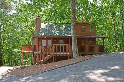 1708 Lake View Cir, Sevierville, TN 37876