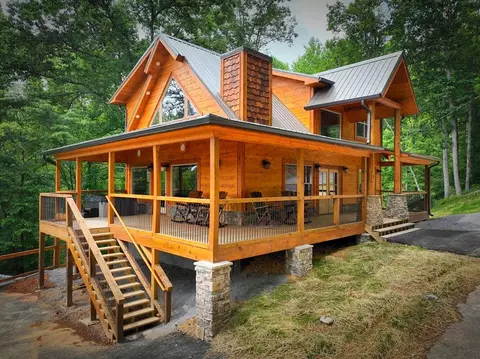 343 Cove Mountain Rd, Gatlinburg, TN 37738