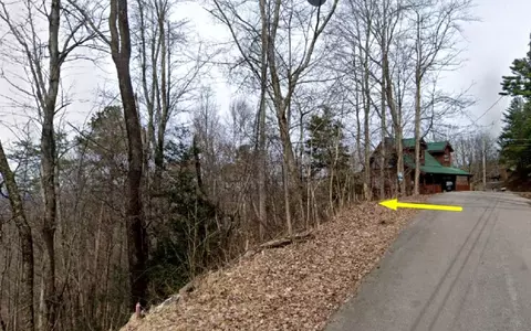 1817 Rhododendron Ln, Sevierville, TN 37876