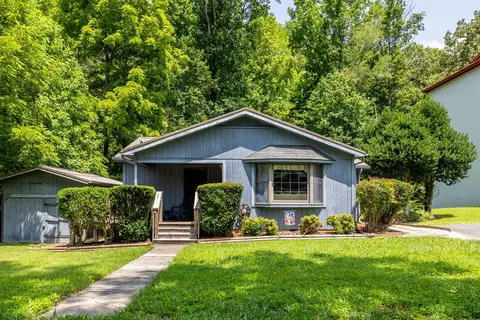 217 Sycamore Ln, Gatlinburg, TN 37738