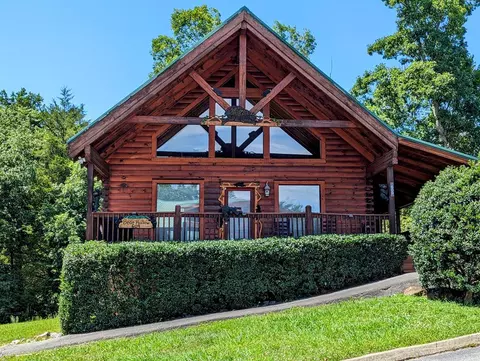 609 Cherry Blossom Way, Pigeon Forge, TN 37863