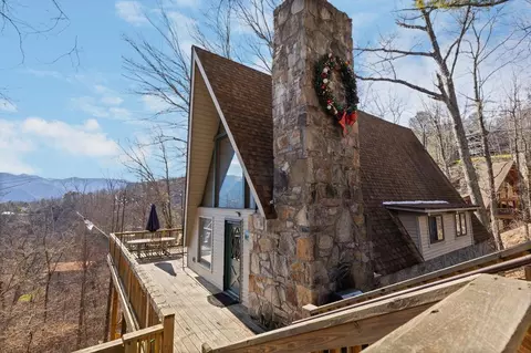 1408 S Baden Dr, Gatlinburg, TN 37738