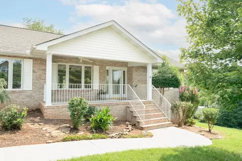 2742 Ashton Ln, Sevierville, TN 37876