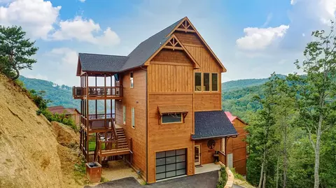 446 Parkside Retreat Way, Sevierville, TN 37876