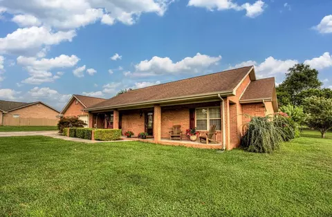 681 Southview Cir, Kodak, TN 37764