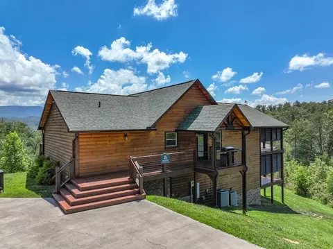 3116 Laughing Pines Ln, Sevierville, TN 37862