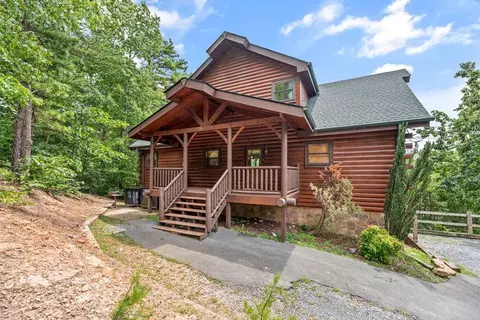 2719 Sawmill Branch Dr, Sevierville, TN 37862