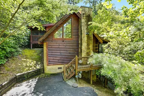609 Eagles Blvd Way, Pigeon Forge, TN 37862