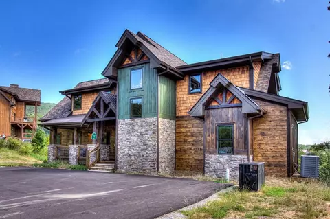 3202 Laughing Pine Ln, Sevierville, TN 37862