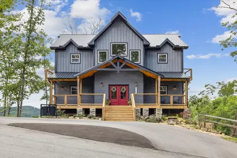 2819 Red Sky Dr, Sevierville, TN 37862