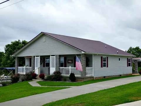 1119 Hill St, Dandridge, TN 37725