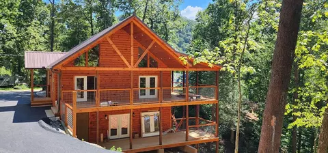 757 Mill Creek Rd, Pigeon Forge, TN 37863