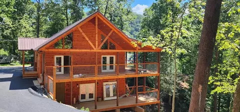 757 Mill Creek Rd, Pigeon Forge, TN 37863