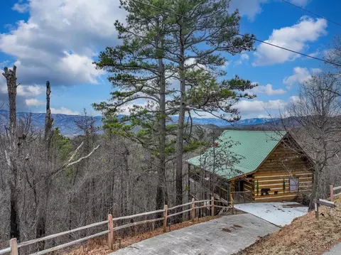 2609 Hatcher Mountain Rd, Sevierville, TN 37862